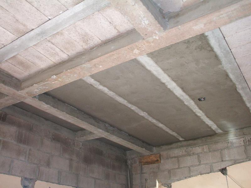 DSCF2102.JPG - Here you can see a portion of the ceiling with some finishing concrete and a portion that just has the blocks with no finishing work done yet.