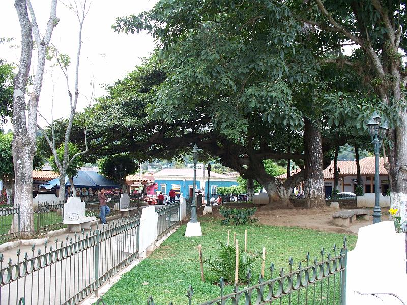 100_2599.jpg - Some pictures of the town square in Ataco.