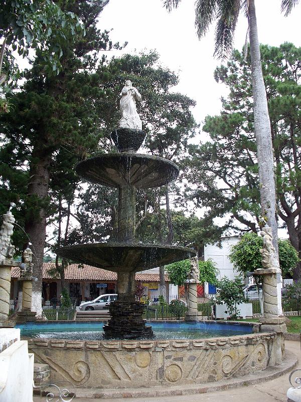 100_2600.jpg - Ataco town square...  Again pity it's overcast...