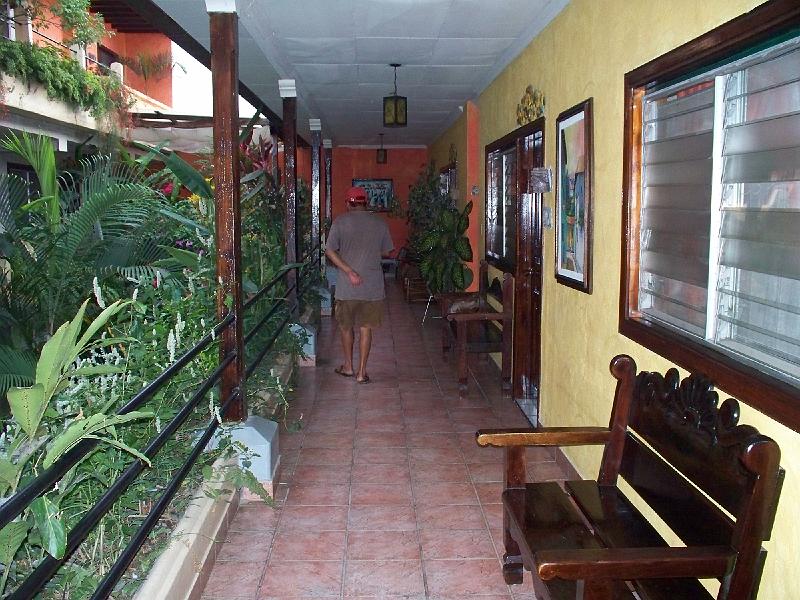 100_1886.jpg