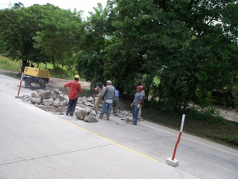 100_1436.jpg - Road repair outside of Metapan.